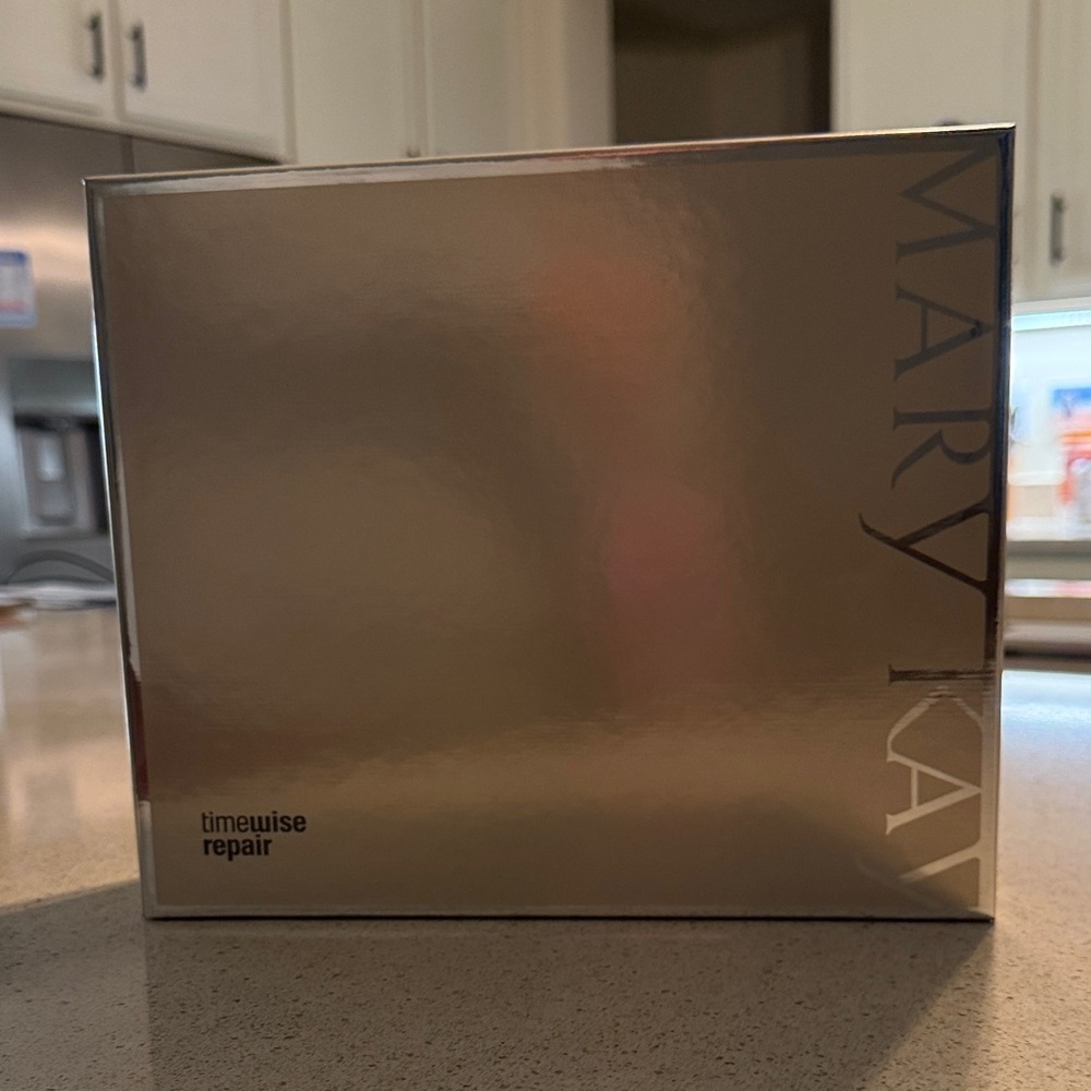 Mary Kay TimeWise Repair Skincare Set - Picture 3 of 6